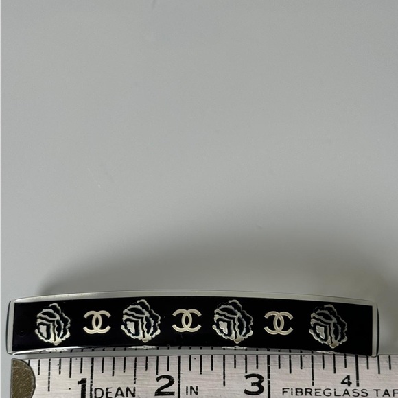 Authentic Chanel hair clip - Picture 1 of 4